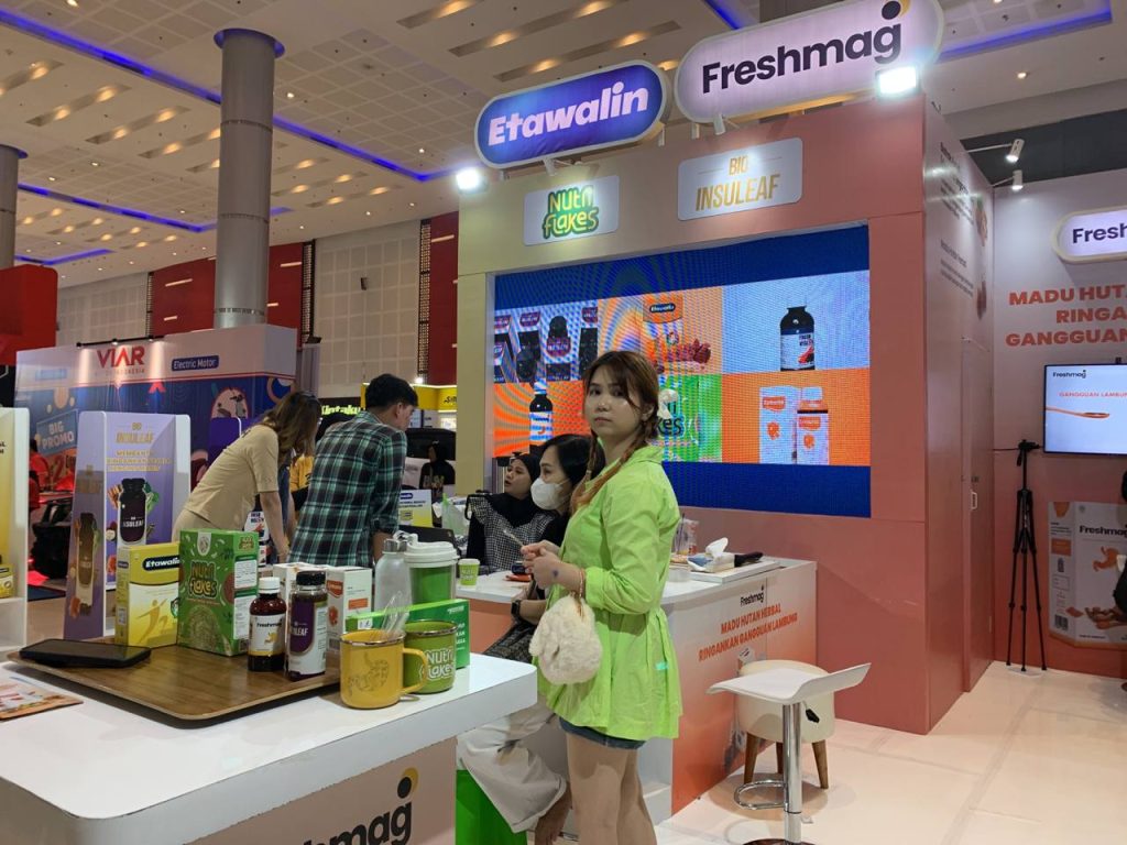 Aktivitas di Booth Nutriflakes PRJ Jatim di Surabaya