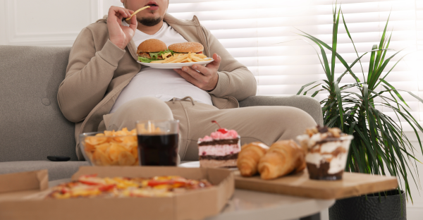 Hubungan Asam Lambung dan Obesitas seorang pria mengalami overweight