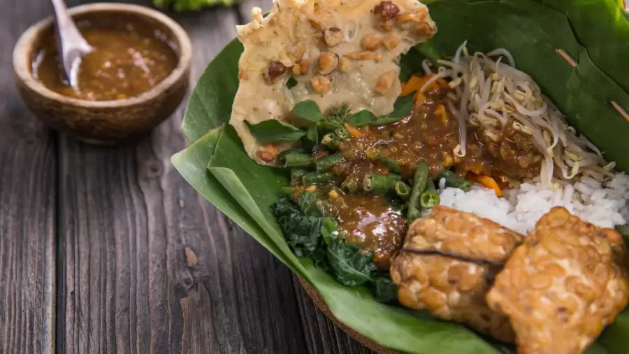 Bolehkah Makan Pecel saat Diet? Ketahui Total Kalorinya!