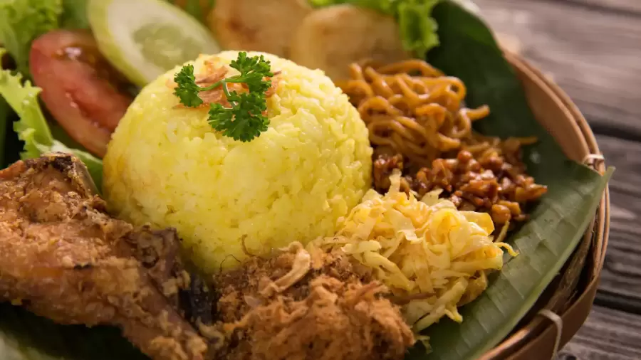 Apakah Asam Lambung Boleh Makan Nasi Kuning? Simak Resepnya!