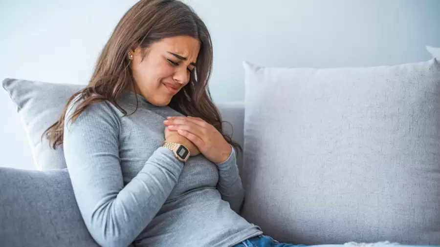 Kenapa Setiap Bangun Tidur Dada Terasa Sakit? Pahami Penyebab dan Solusinya
