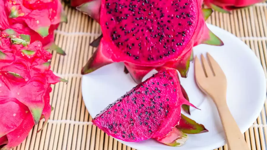 Makan Buah Naga Saat Perut Kosong, Ternyata Banyak Manfaat