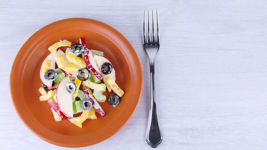 makan_siang_salad_buah_yogurt