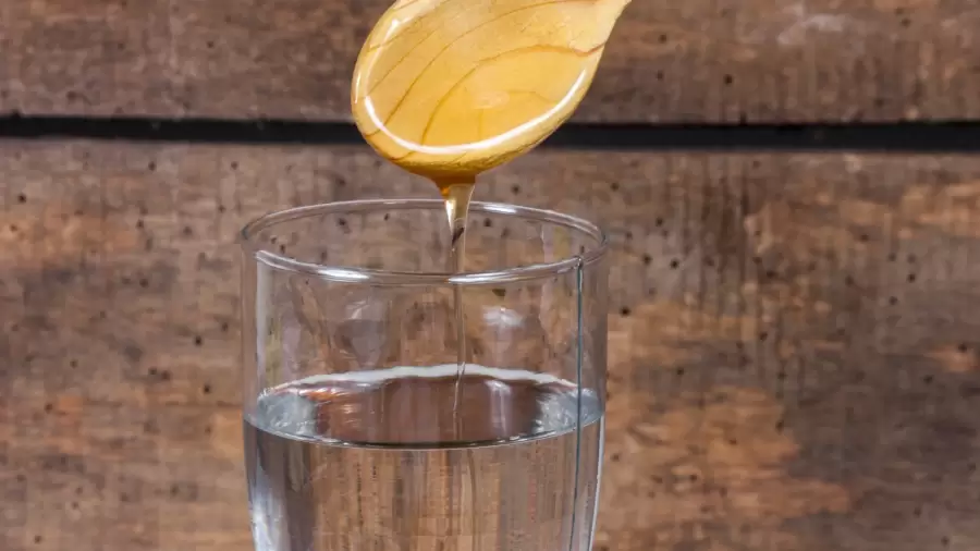 Manfaat Minum Madu dengan Air Hangat