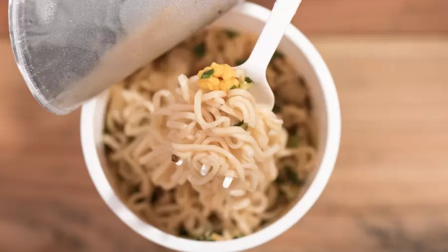 Asam Lambung Makan Pop Mie? Ini Resikonya!