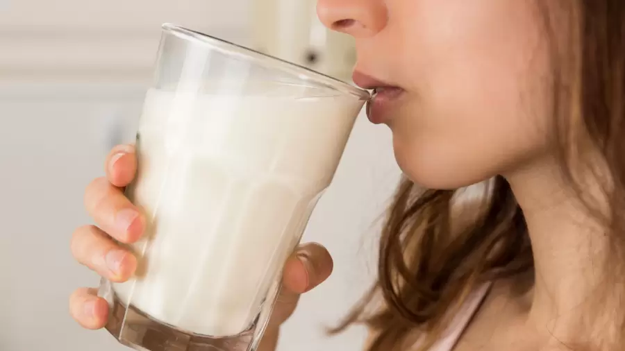 Terjawab di sini, Kenapa Minum Susu Pagi Bikin Sakit Perut?